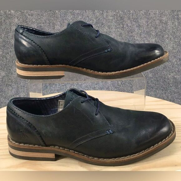 Waylon Nubuck Lace Up Oxford Cub
by Original Penguin; Size 11, Like New! main image 15